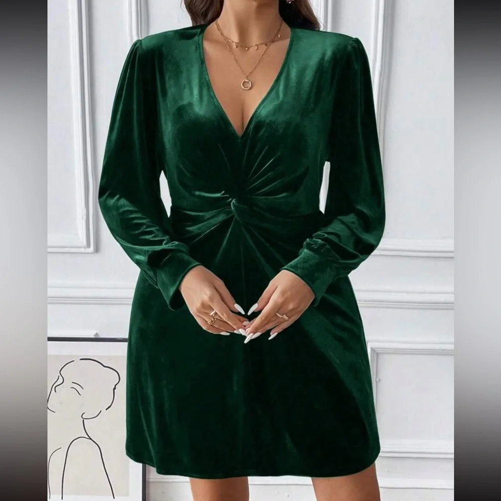 Luxe plus size twist front velvet dress - Picture 5 of 15